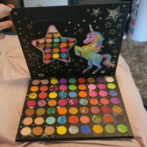 Makeup - Picture 2 of 10